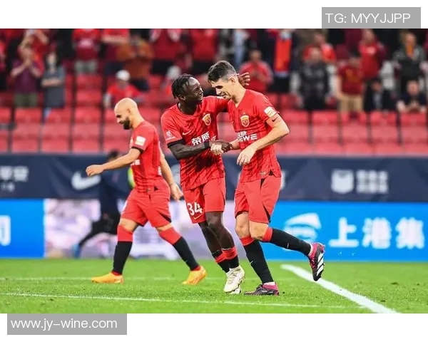 足球明星纷纷加盟中超联赛引发全球关注与热议